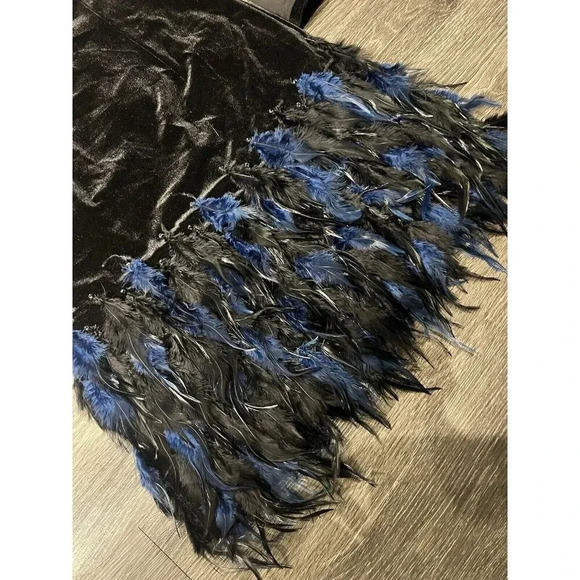 Tahari Women's Swanky Velvet Feather Party Dress Size 4 - Picture 9 of 9